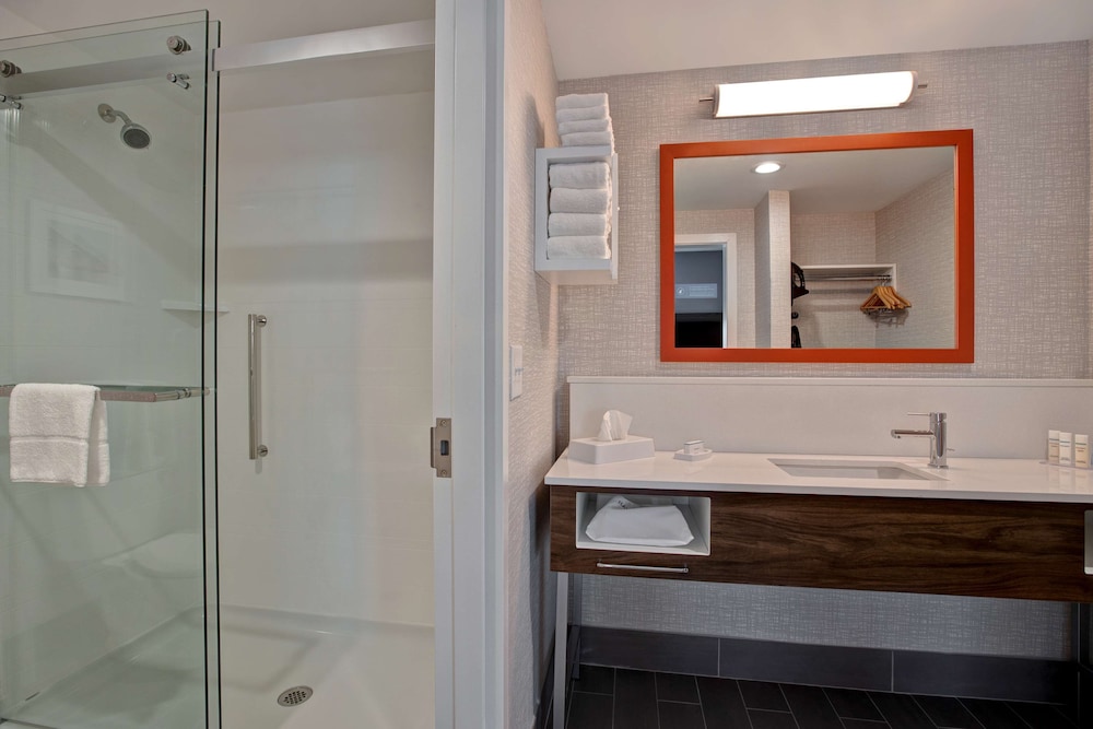 Studio, 1 King Bed, Non Smoking, Refrigerator & Microwave (Wet bar) - Photo 4