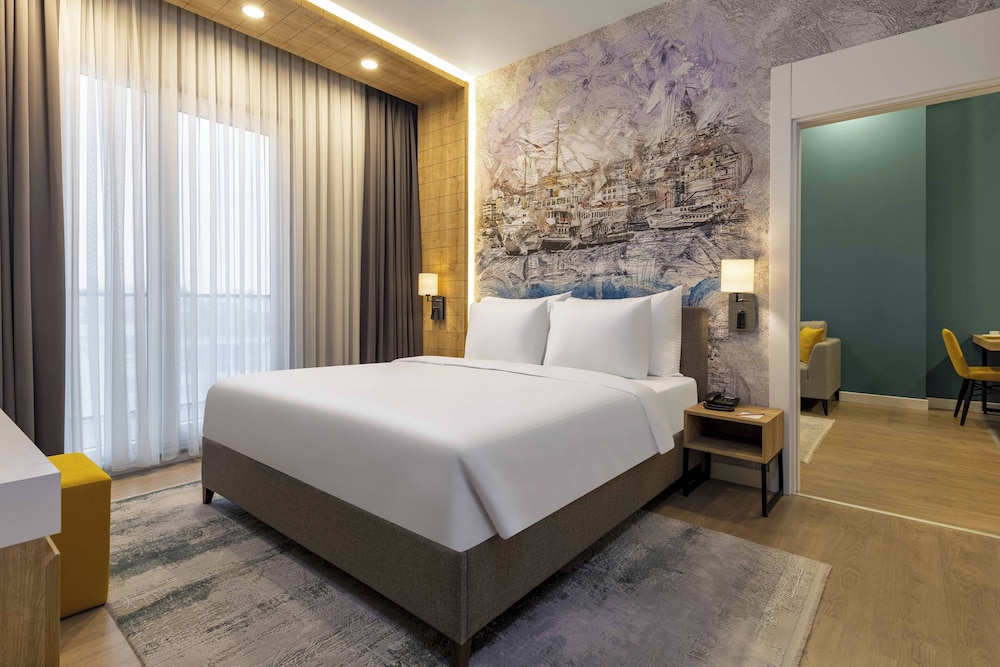 Junior Suite, 1 King Bed, Non Smoking, Balcony photo 1