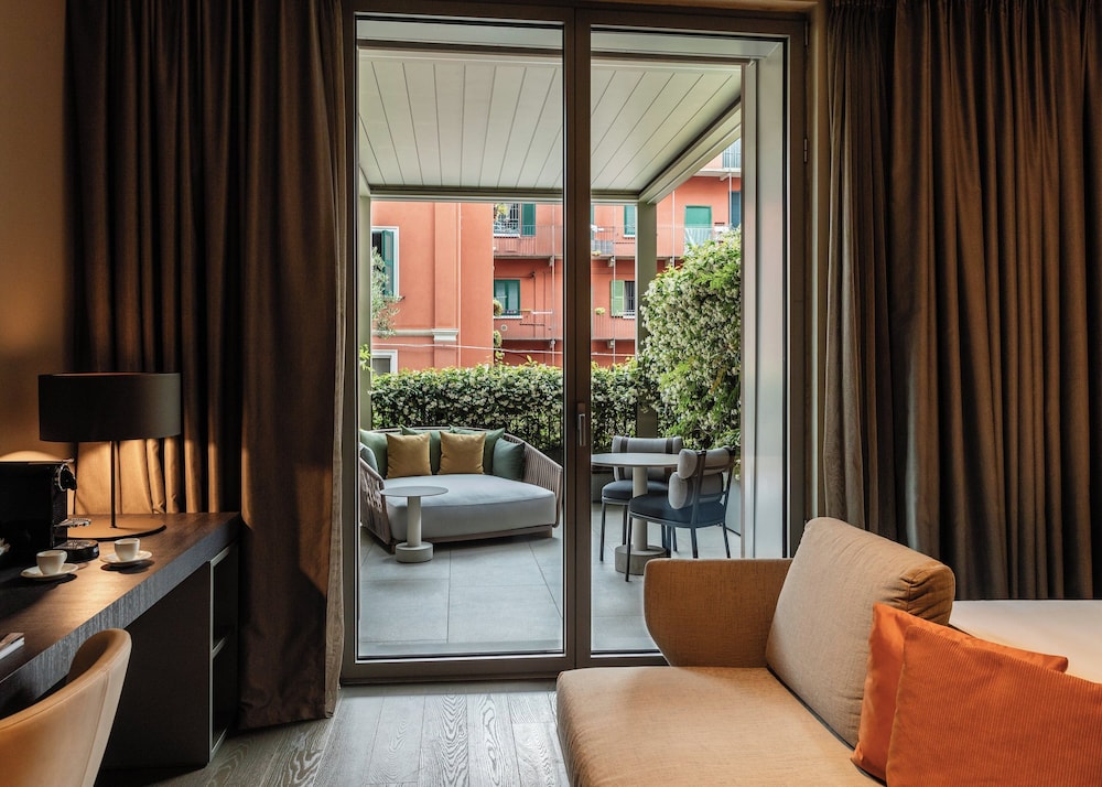 Deluxe Room, 1 King Bed, Terrace