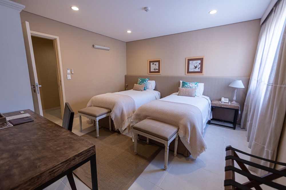 Suite, 2 Twin Beds photo 3