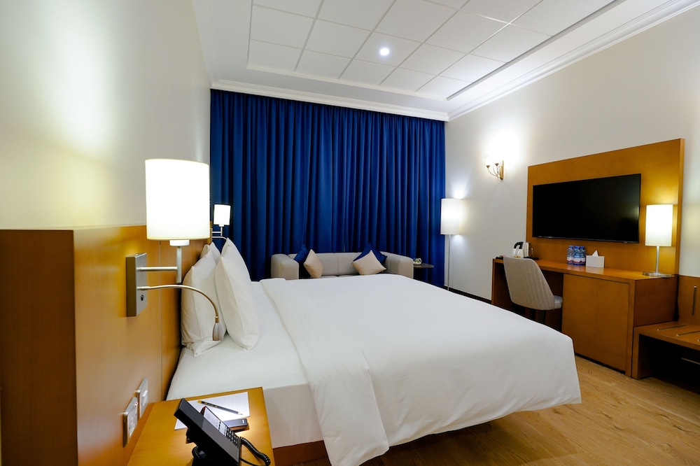 Premium Double Room, Smoking - Photo 10