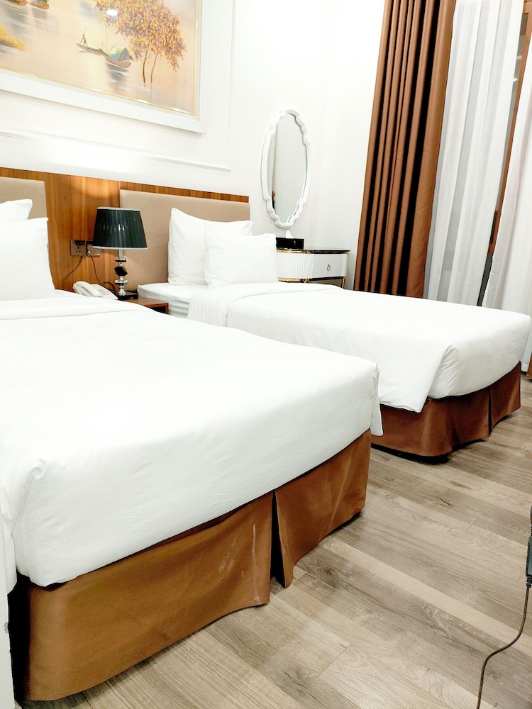 Honeymoon Suite photo 2