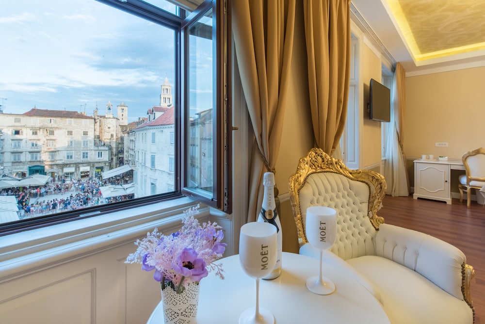 Luxury Double Room, City View photo 1