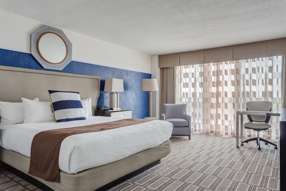 Standard Room, 1 King Bed photo 2