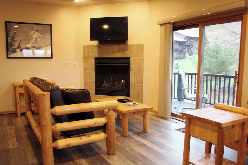 Room (Upper Cedar Haus) - Photo 6