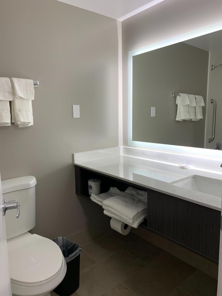 Deluxe Room, 2 Queen Beds, Non Smoking, Refrigerator & Microwave - Photo 6
