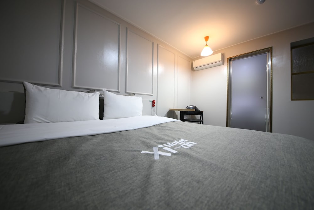 Room (VR Game / Breakfast for 2) - Photo 2