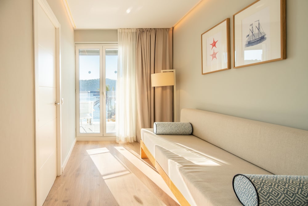 Superior Room, Sea View - Photo 4