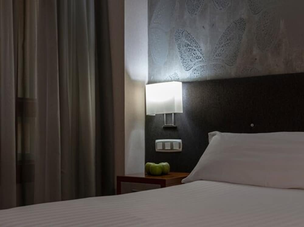Room (Habitacion Deluxe Doble) - Photo 2