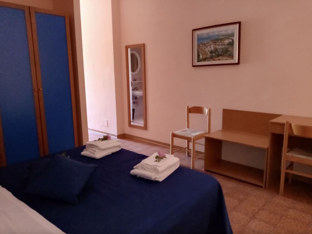 Standard Room photo 1