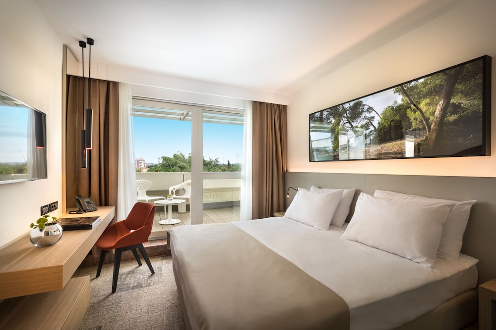 Standard Double or Twin Room - Photo 1