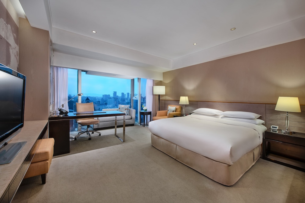 Standard Room, 1 King Bed, City View - Photo 2