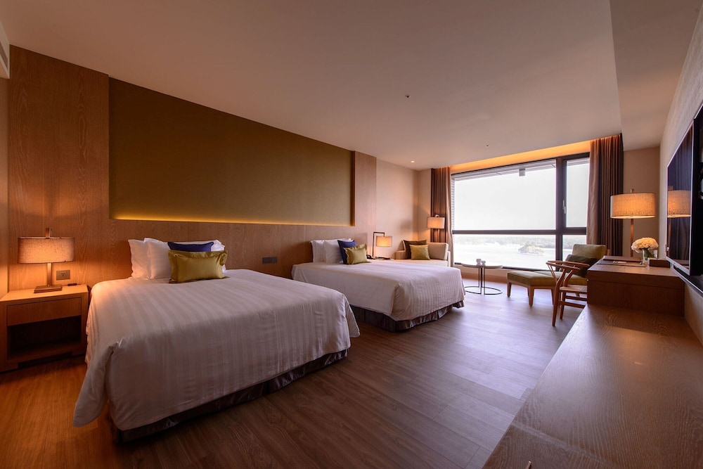 Signature Double Room, Lake View, Tower photo 1