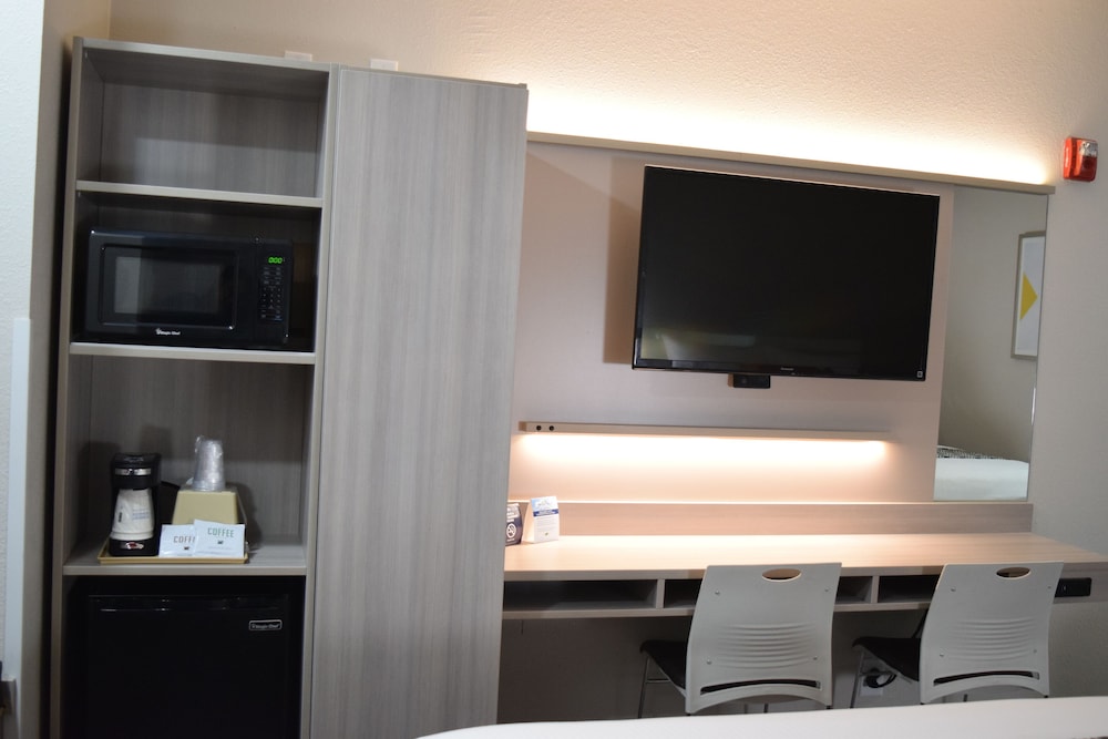 Room, 2 Queen Beds, Accessible, Non Smoking (Mobility) - Photo 3