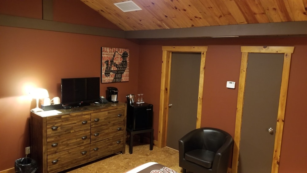 Superior Room, 1 Queen Bed photo 2