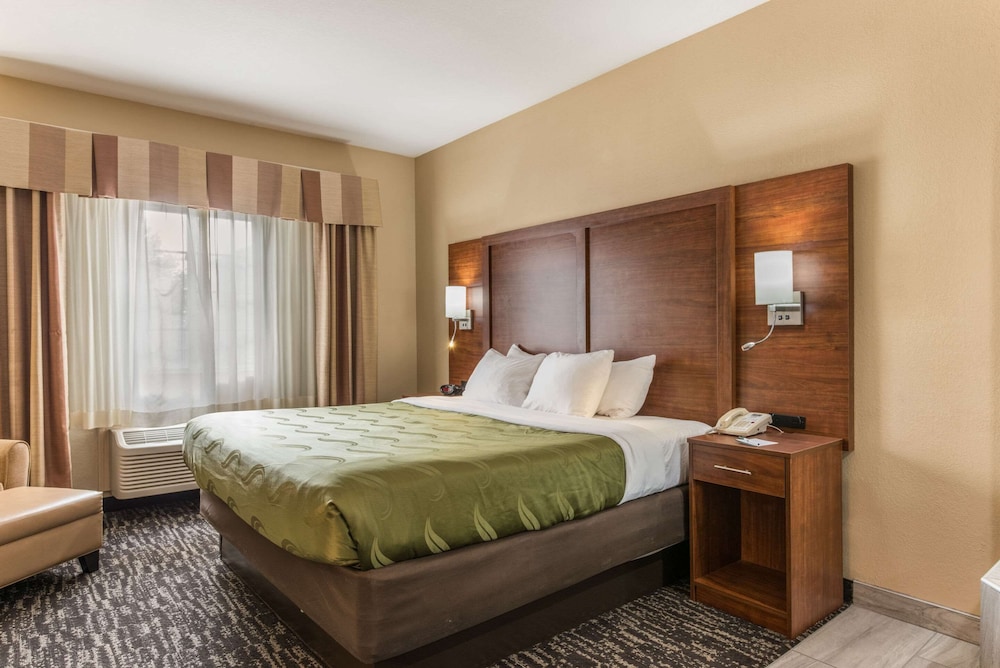 Room, 1 King Bed, Non Smoking, Fireplace