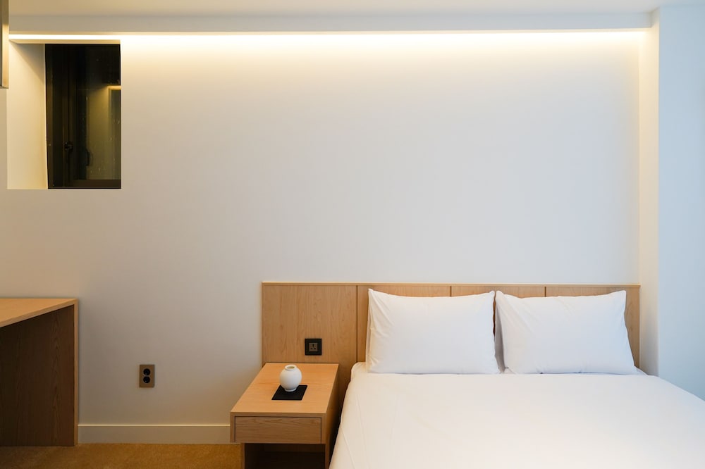 Annex Standard Triple Suite - Photo 3