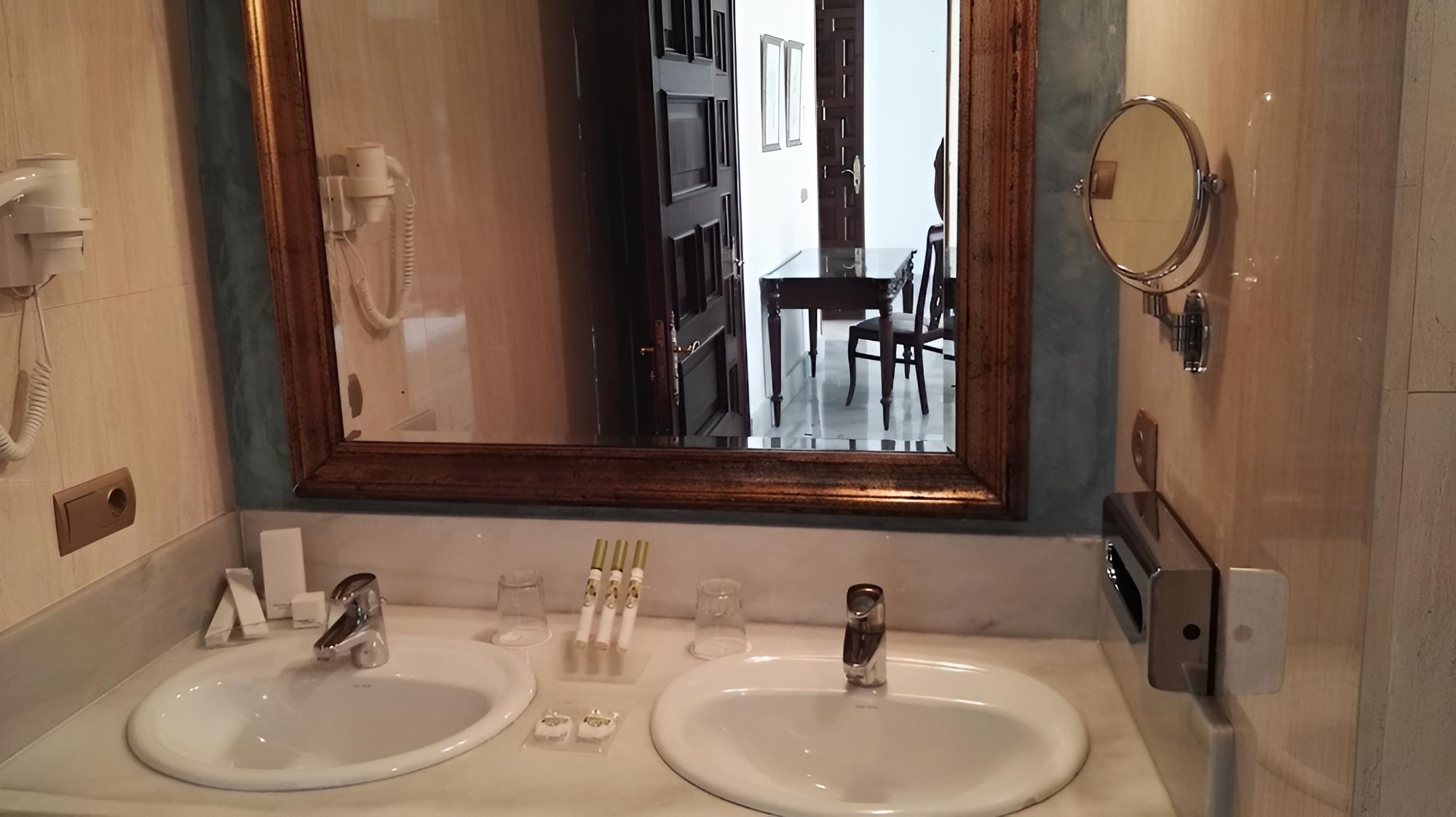 Junior Suite (2 Adults + 1 Child)