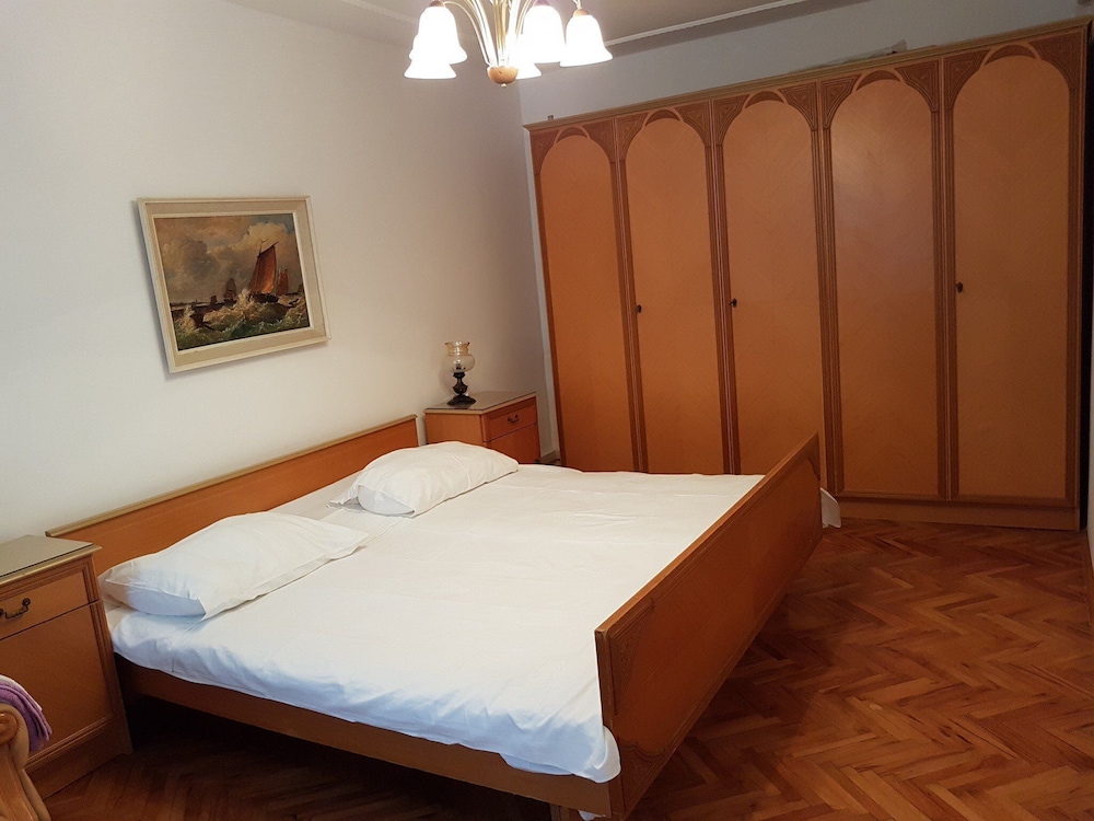 Apartment (One Bedroom Apartment with Terrace)