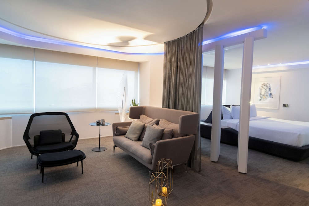 Suite, 1 King Bed, Bathtub photo 3