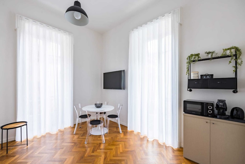 Deluxe Condo, City View