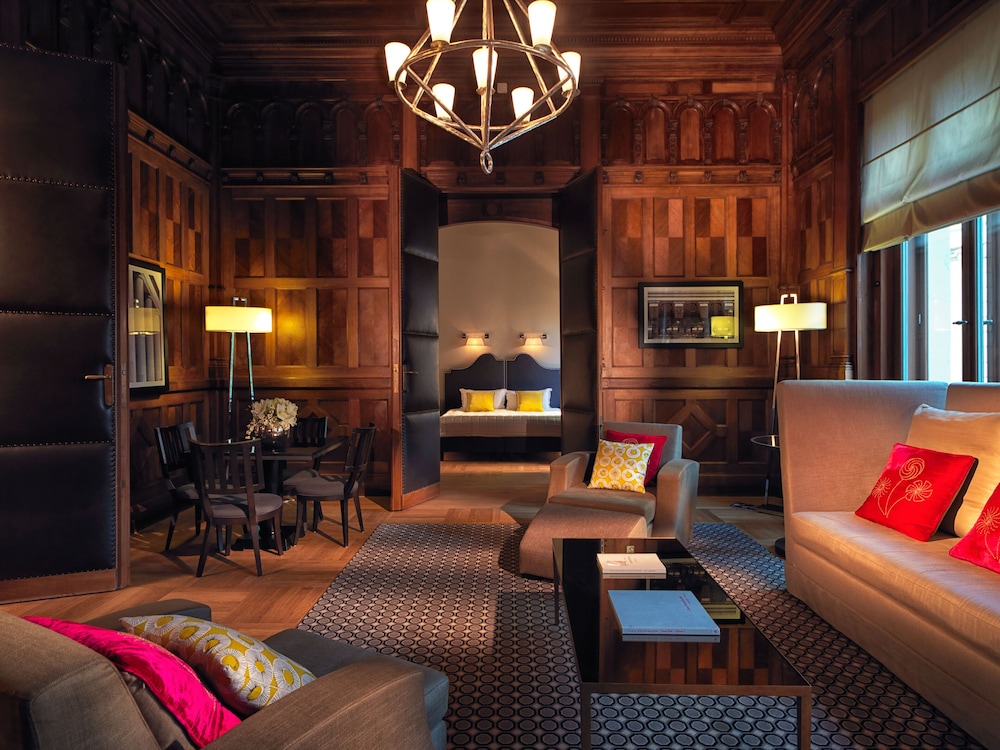 Suite (Historic Banker)