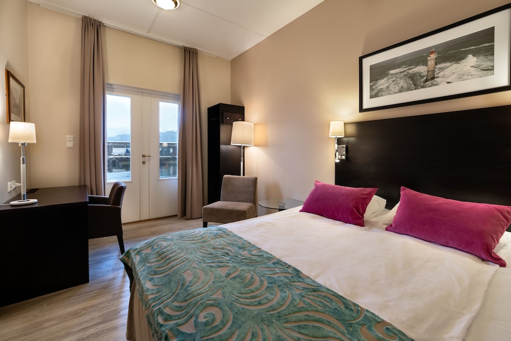 Standard Room, 1 Double Bed, Non Smoking - Photo 4