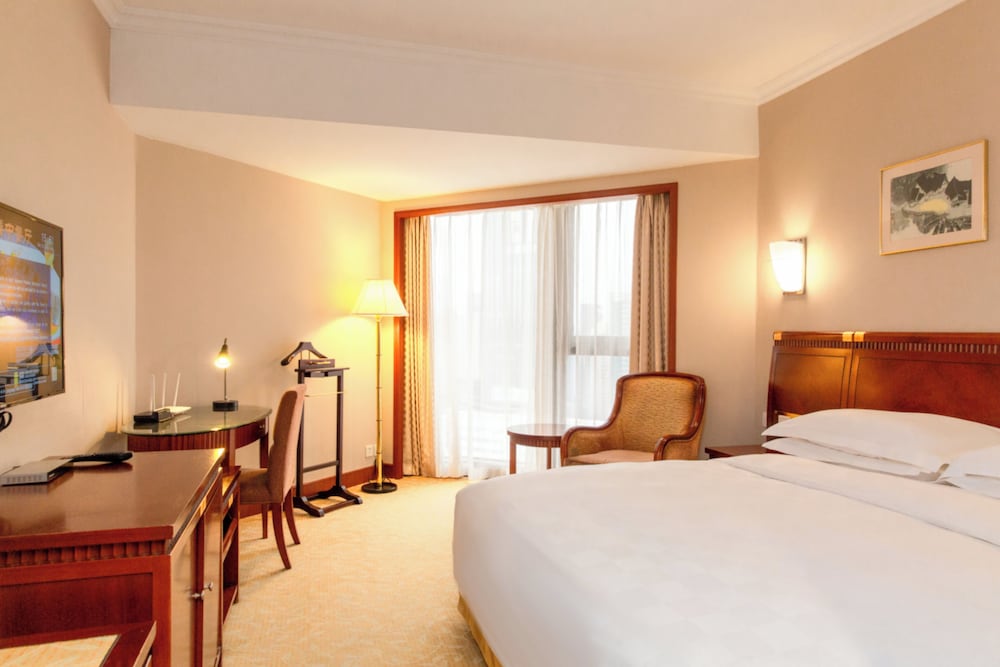 Deluxe Room 1 King Bed, City View photo 1