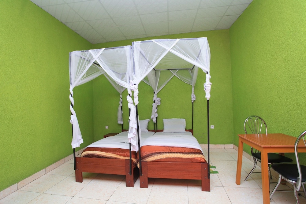 Twin Room - Photo 4
