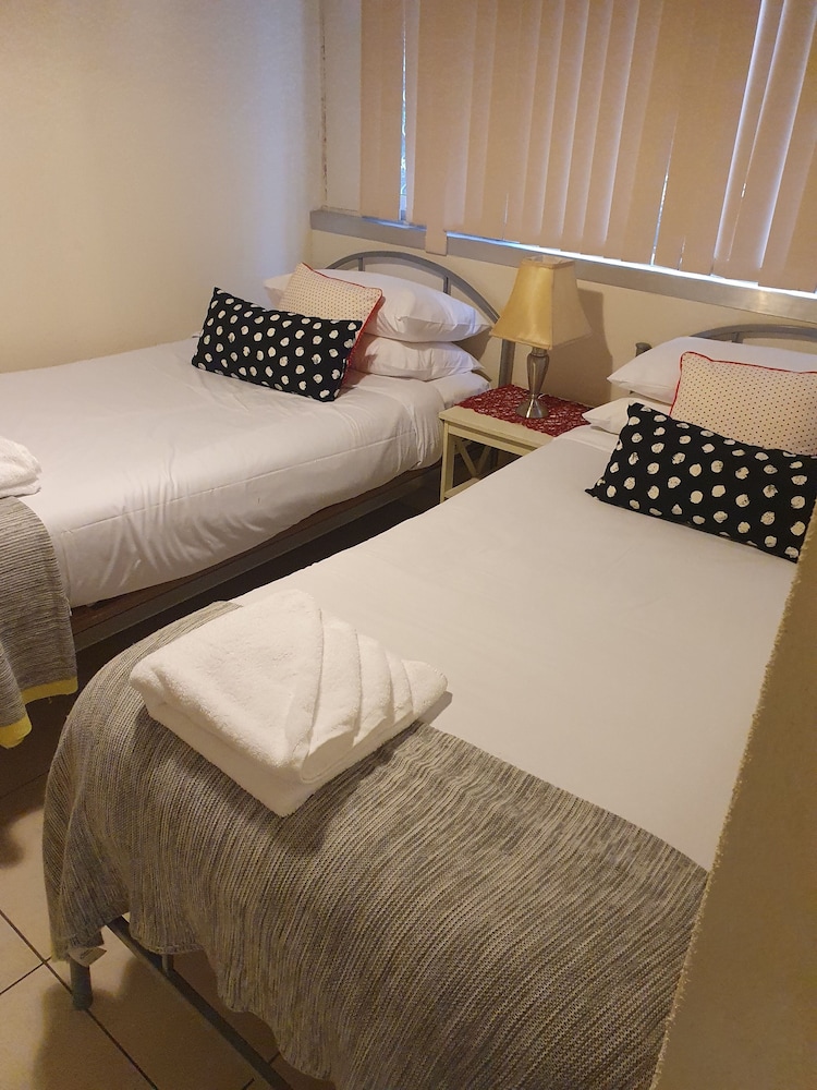 Apartment, 2 Bedrooms, Pool Access photo 3