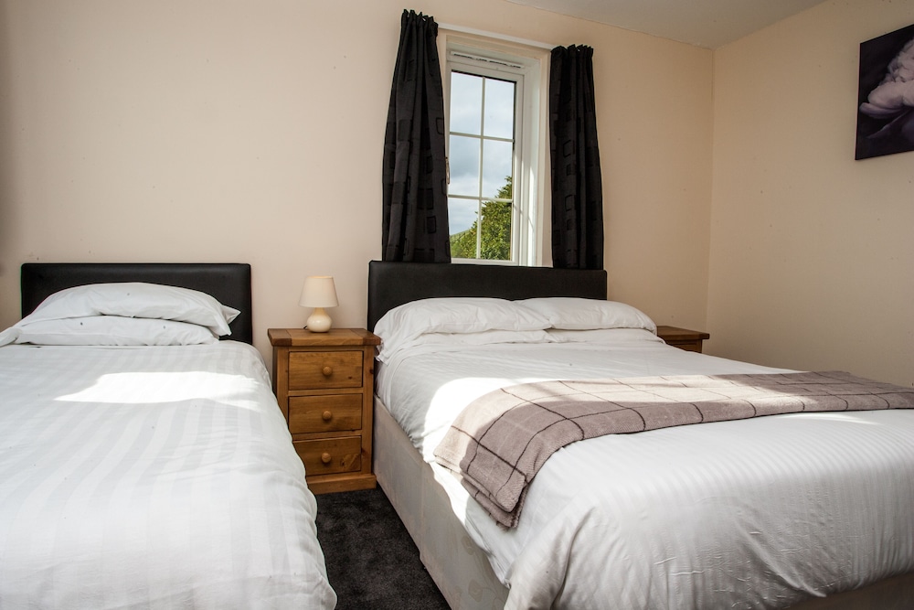 Family Triple Room, Ensuite photo 3