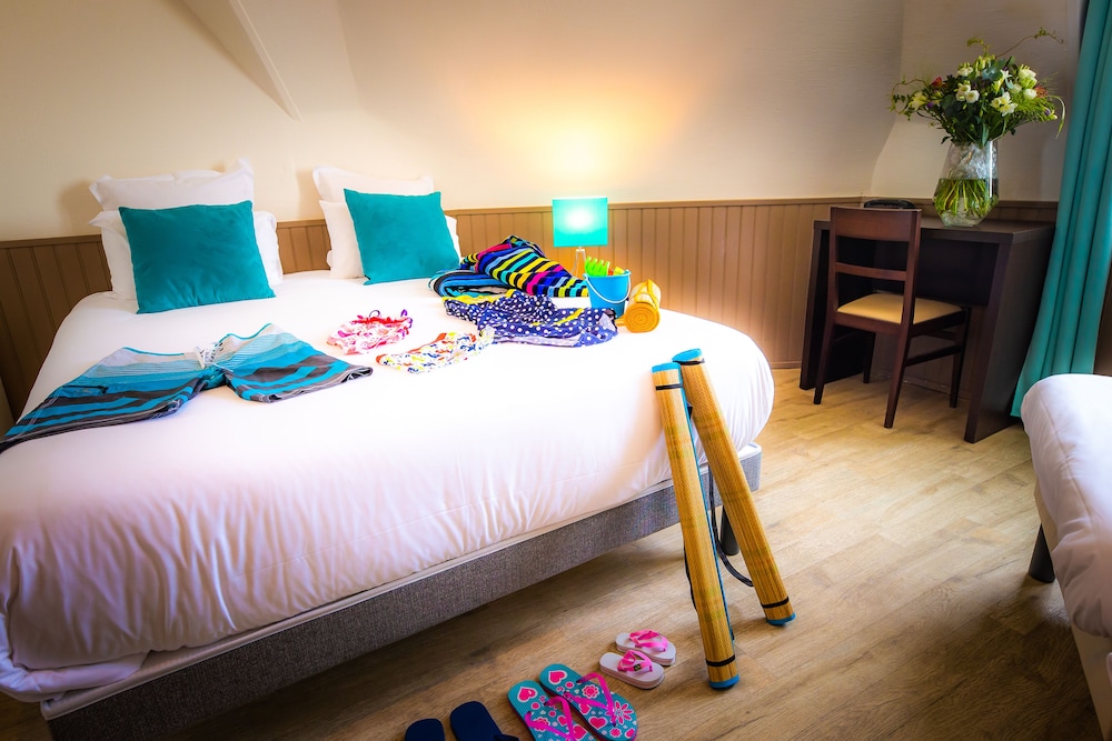 Classic Quadruple Room, Multiple Beds, Sea View, Beachside photo 2