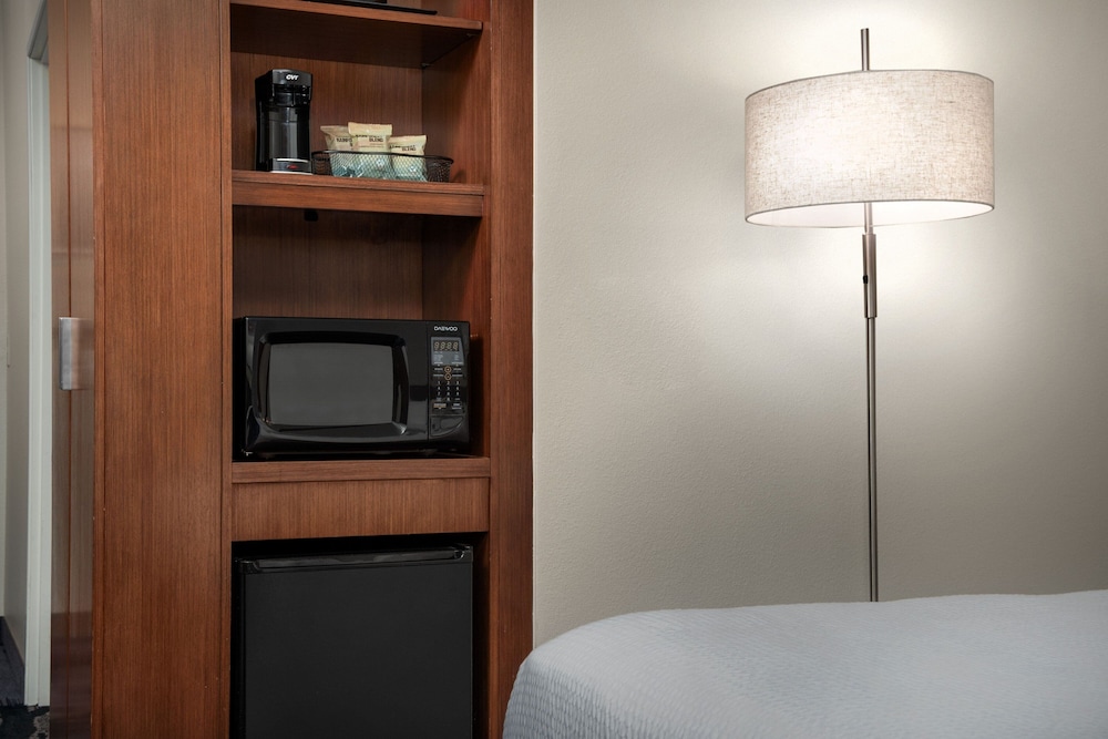 Suite, Multiple Beds, Pool View (Mobility Accessible, Tub)