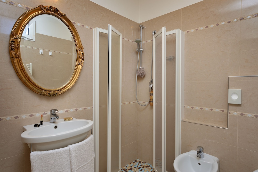 Double or Twin Room - Photo 6