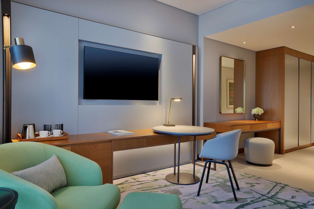 Premium Room, 1 King Bed, Waterfront View with Balcony
