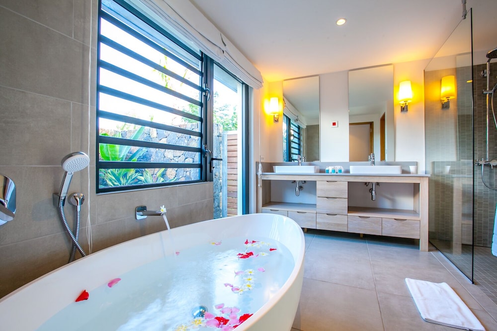 Deluxe Suite, 1 King Bed, Non Smoking (Family Suite) - Photo 4