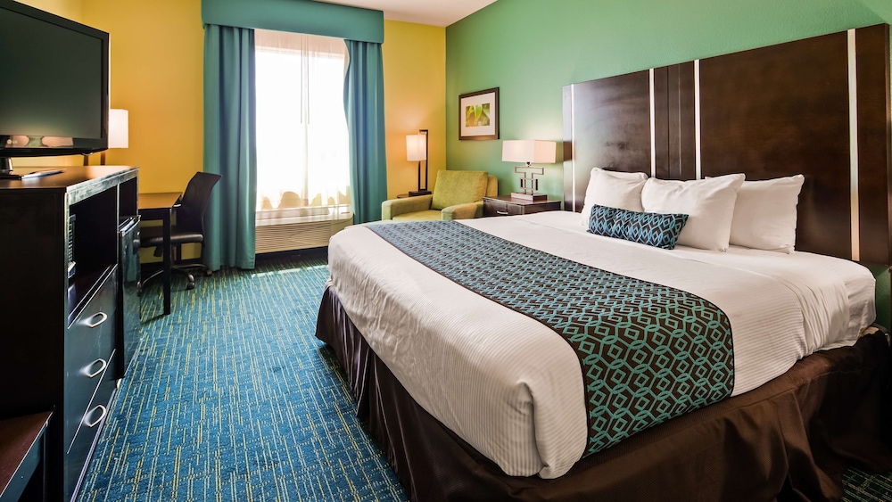 Suite, 1 King Bed, Non Smoking, Refrigerator & Microwave