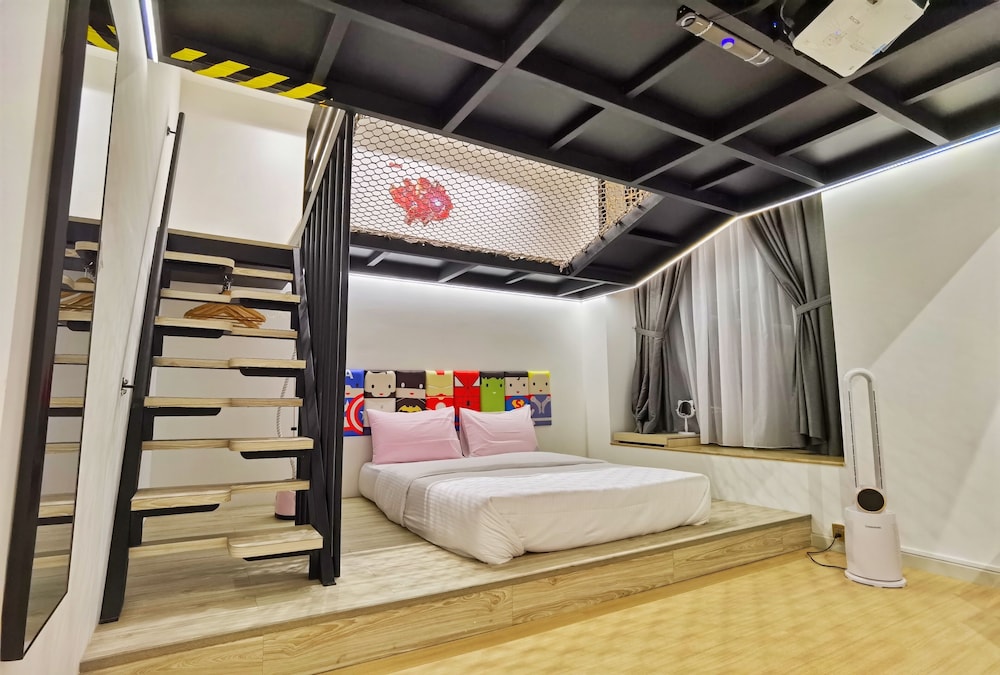 Iron Man Theme Loft Apartment photo 3