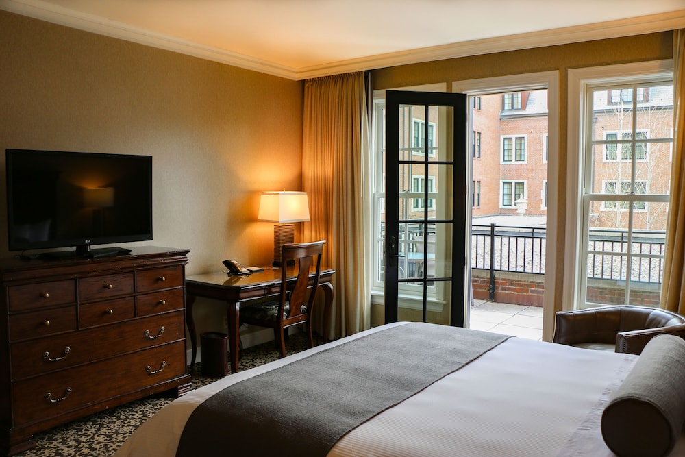 Executive Room, 1 King Bed, Accessible, Terrace - Photo 2