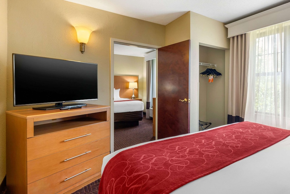 Suite, Multiple Beds, Non Smoking (Upgrade) - Photo 5