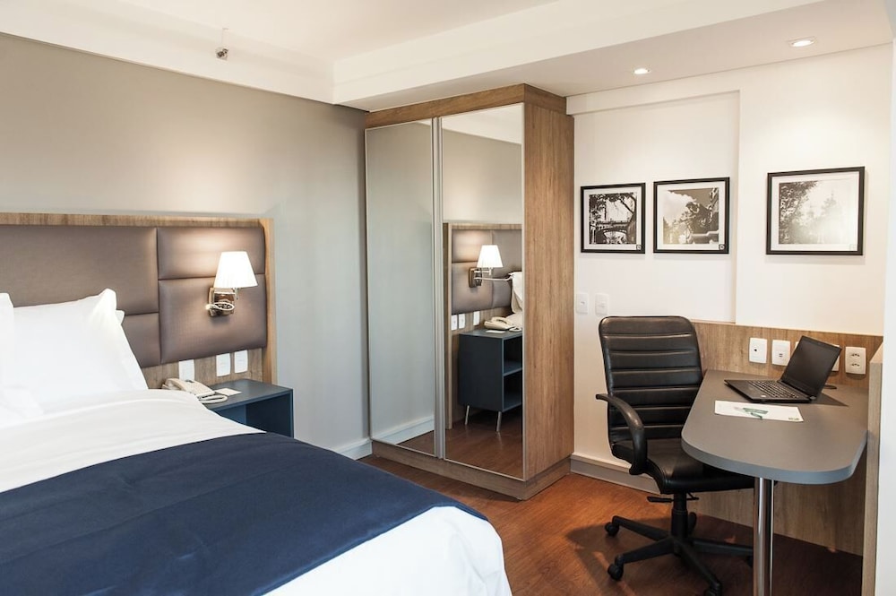 Premium Room, 1 King Bed photo 2