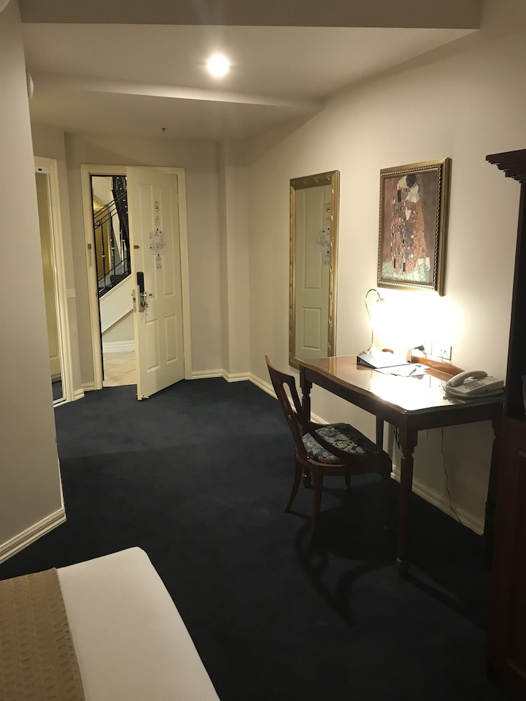 Executive Room - Photo 2