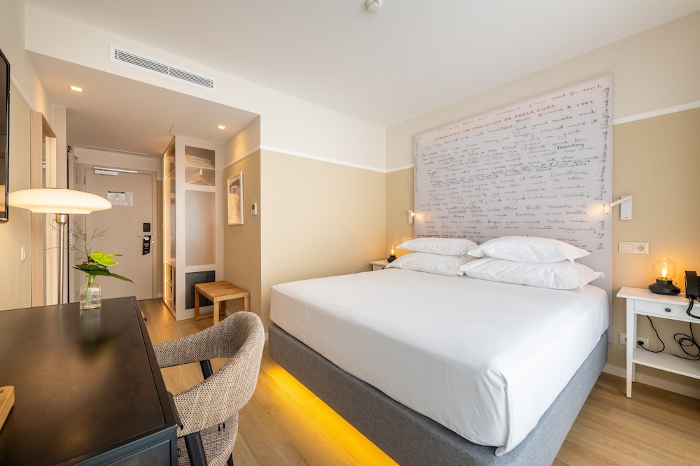 Superior Double or Twin Room, City View - Photo 6