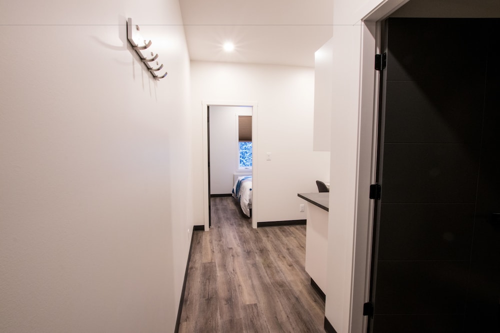 Room, 1 Queen Bed, Kitchenette photo 2