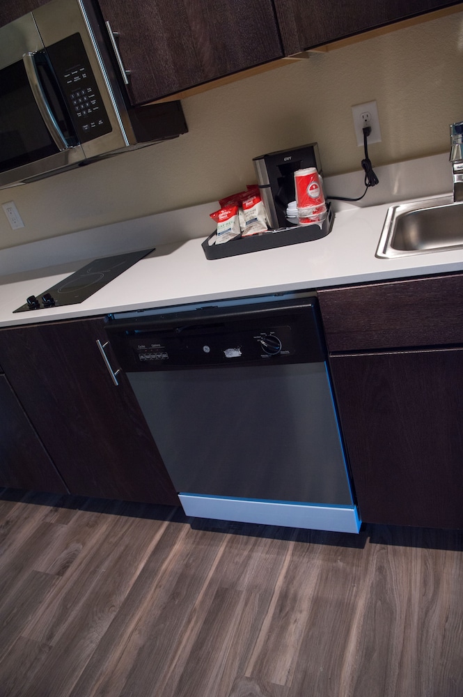 Single King Suite, Accessible Shower, Non Smoking - Photo 9