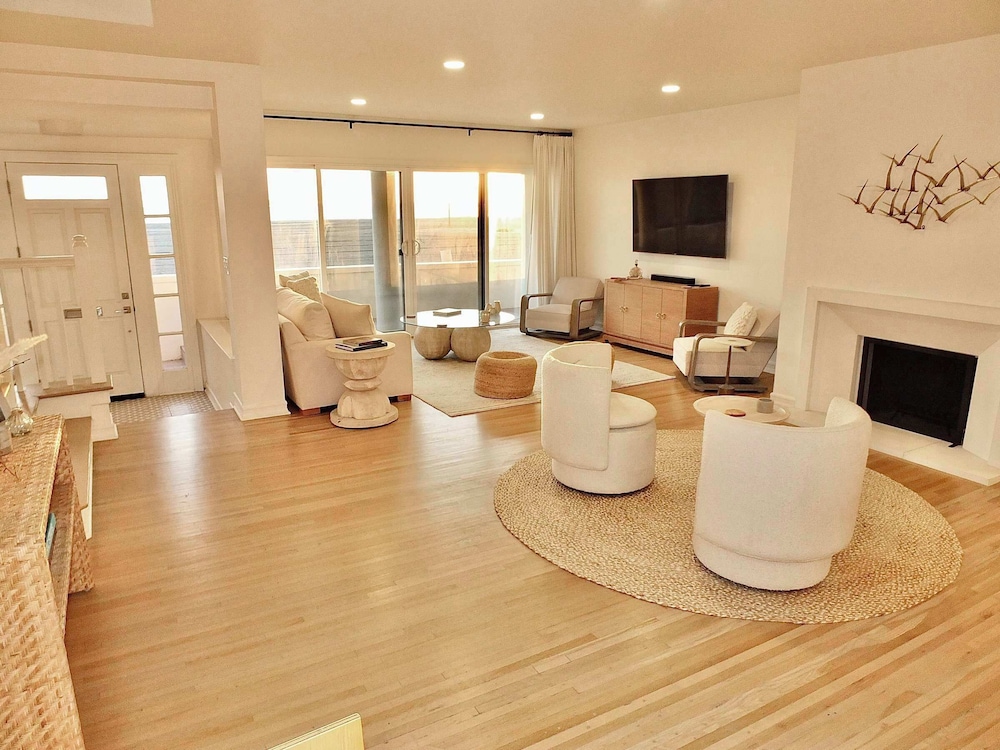 House, Multiple Beds, Patio, Ocean View (Beachfront Estate LB)