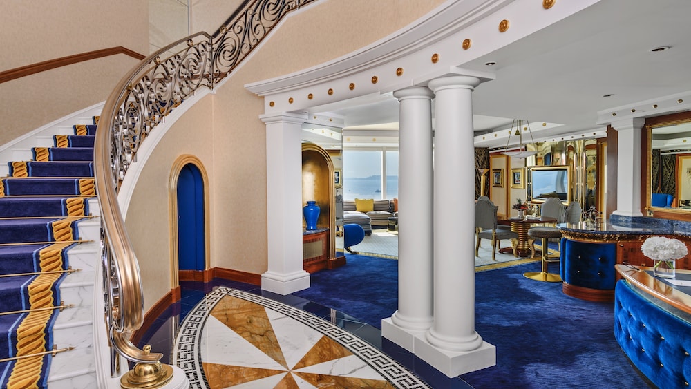 Deluxe Palm Suite - Sea View With Butler Service (Duplex Suite - 558 Ft²) photo 2