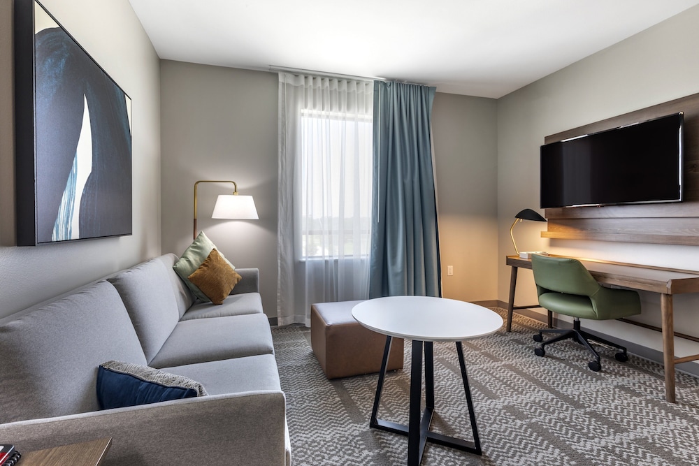 Suite, 1 Bedroom, Kitchen - Photo 2