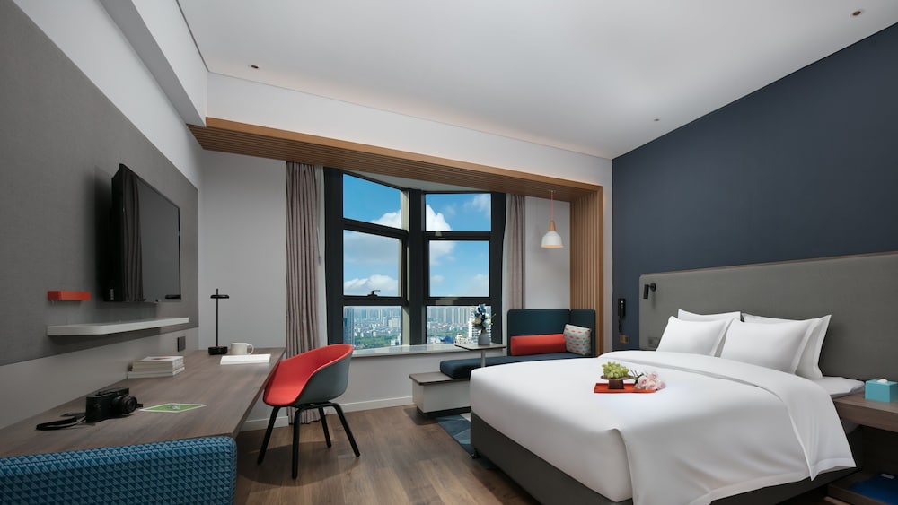 Standard Room, 1 King Bed - Photo 7