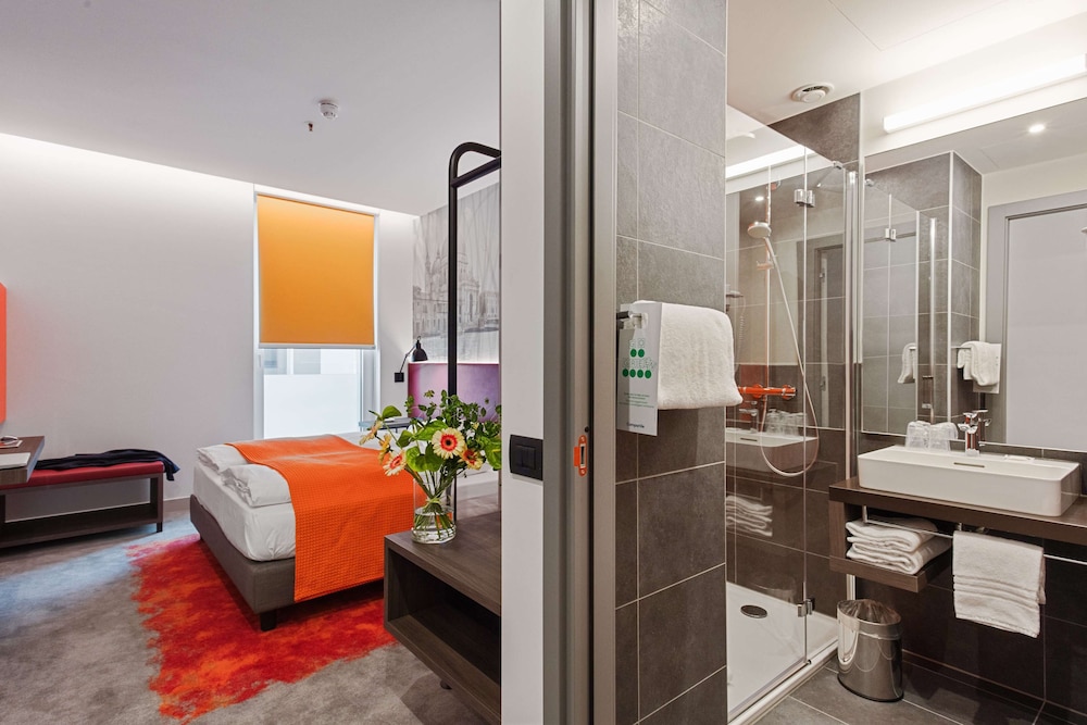 Standard Room, 1 King Bed